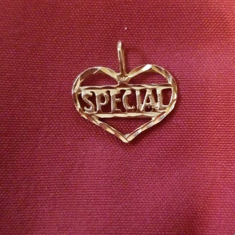 ♥️14kt. Gold charm♥️